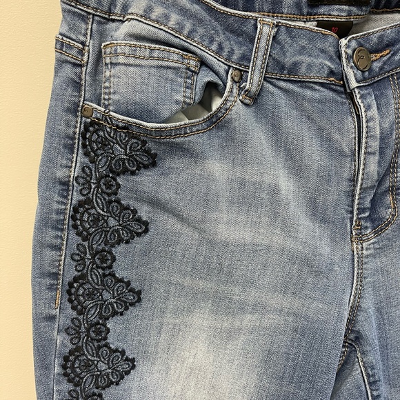 Earl Jeans Women's Denim with Black Lace Accent - Picture 1 of 7
